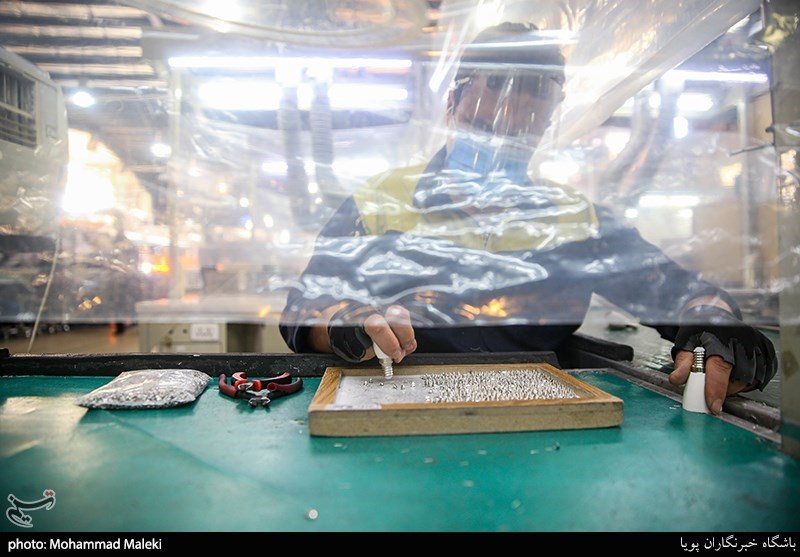 تصاویر: کارخانه تولید لوازم روشنایی