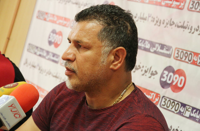 توضیحات پلیس درباره سرقت گردنبند علی دایی: سارقان دو نفر بودند / به نظر می‌رسد از قبل، علی دایی را شناسایی نکرده بودند / ارزش گردنبند، ۸۰ میلیون تومان است