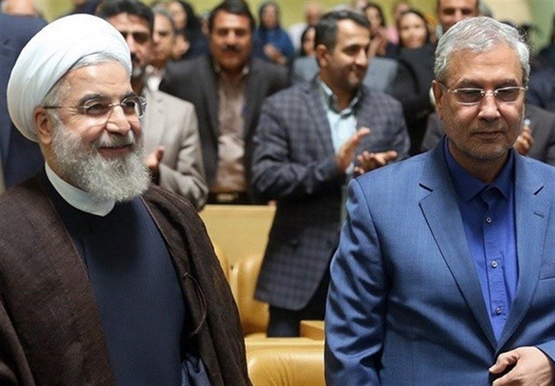 ربیعی: بر اساس عرف و روال اداری رئیس جمهور تا آخر وقت چهارشنبه، فرصت ابلاغ مصوبه را داشت / این قانون با عجله روز سه&zwnj;شنبه توسط قالیباف ابلاغ شده