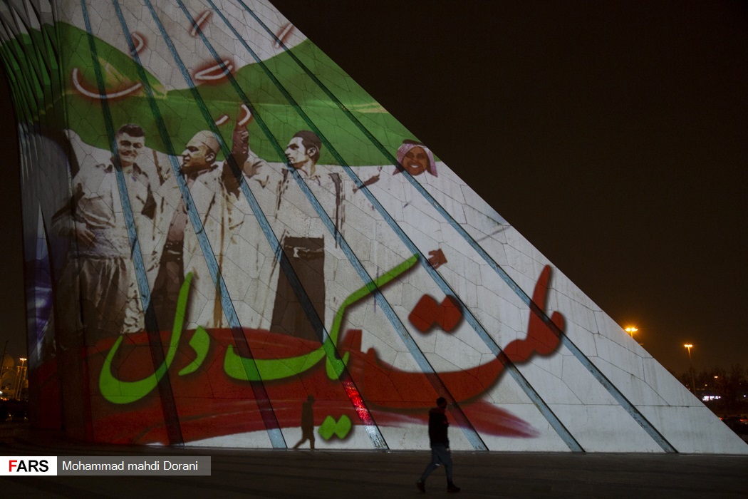تصاویر: نقش اتحاد و همبستگی بر برج آزادی