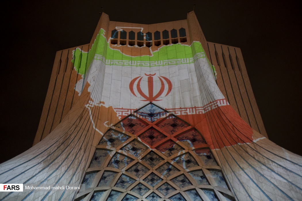 تصاویر: نقش اتحاد و همبستگی بر برج آزادی