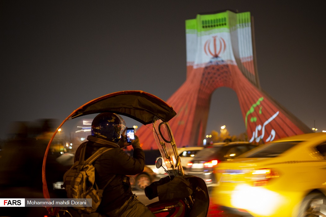 تصاویر: نقش اتحاد و همبستگی بر برج آزادی