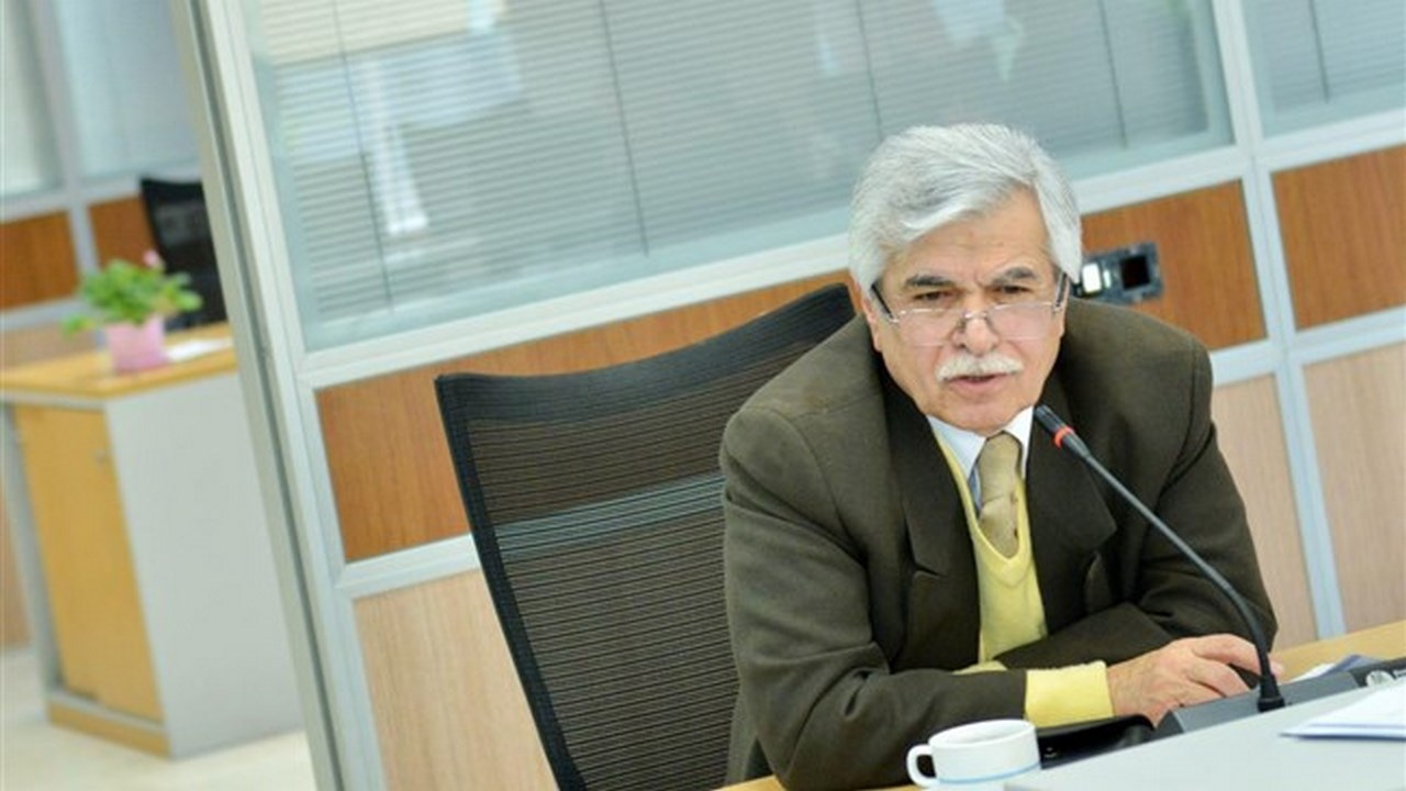 با این رویه در بودجه سال بعدی ۲۰۰ تا ۳۰۰ میلیارد تومان کسری خواهیم داشت، این یعنی اقتصاد کشور به سمت فروپاشی میرود با این رویه در بودجه سال بعدی ۲۰۰ تا ۳۰۰ میلیارد تومان کسری خواهیم داشت، این یعنی اقتصاد کشور به سمت فروپاشی میرود