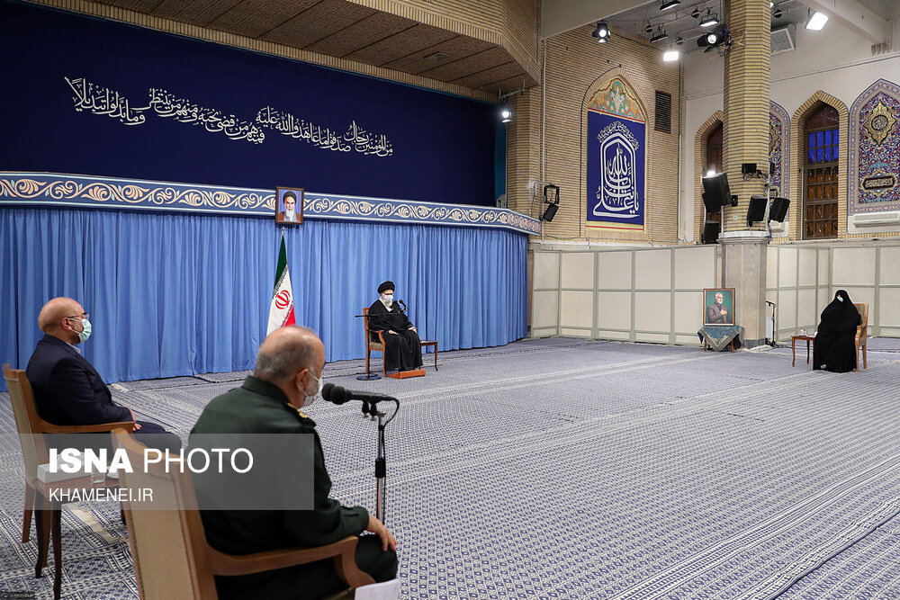 تصاویر: دیدار دست&zwnj;اندرکاران مراسم سالگرد شهادت حاج قاسم سلیمانی با مقام معظم رهبری