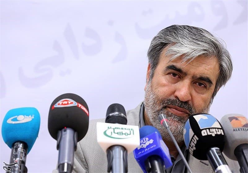 ابراهیم عزیزی، نماینده مجلس: منظور امام این نبود که نظامی ها نمی&zwnj;توانند نامزد شوند / نظامی ها مذاکره را بهتر بلدند / تمام مشکلات تهران هم در دوره ی همان سرهنگ حل شد / بهترین دوران فروش نفت در دوره رستم قاسمی بود / مگر روحانی حقوق&zwnj;دان چه گلی به سر مملکت زد که نظامیان نتوانند؟