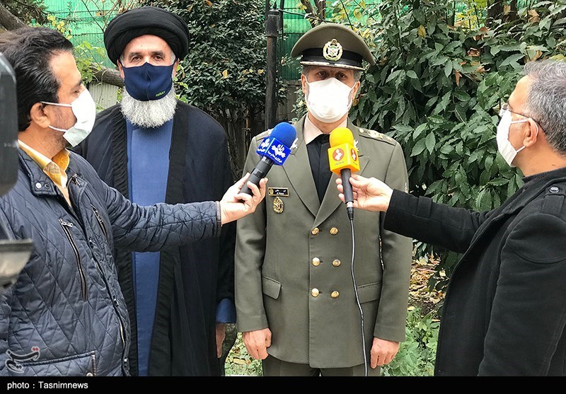 تصاویر: حضور وزیر دفاع در منزل شهید فخری زاده