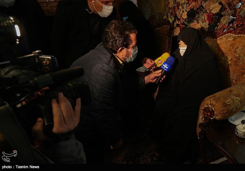تصاویر: حضور وزیر دفاع در منزل شهید فخری زاده