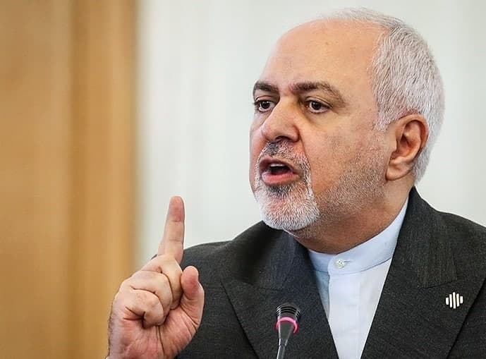 ظریف: آقای کارگردان! شما بیا و درباره بدبختی&zwnj;های من فیلم بساز / گاندو از اول تا آخرش دروغ است / به سال ۹۲ بر می&zwnj;گشتم عین همین کارها را می&zwnj;کردم / حتی اگر نگاه به شرق داشته باشیم تحریم و FATF مانع هستند / به خدا نامزد انتخابات نمی شوم، اشتراک انتخاباتی هم با لاریجانی ندارم / اگر دوستان گاندوساز اجازه دهند همین کار فعلی مان را انجام دهیم