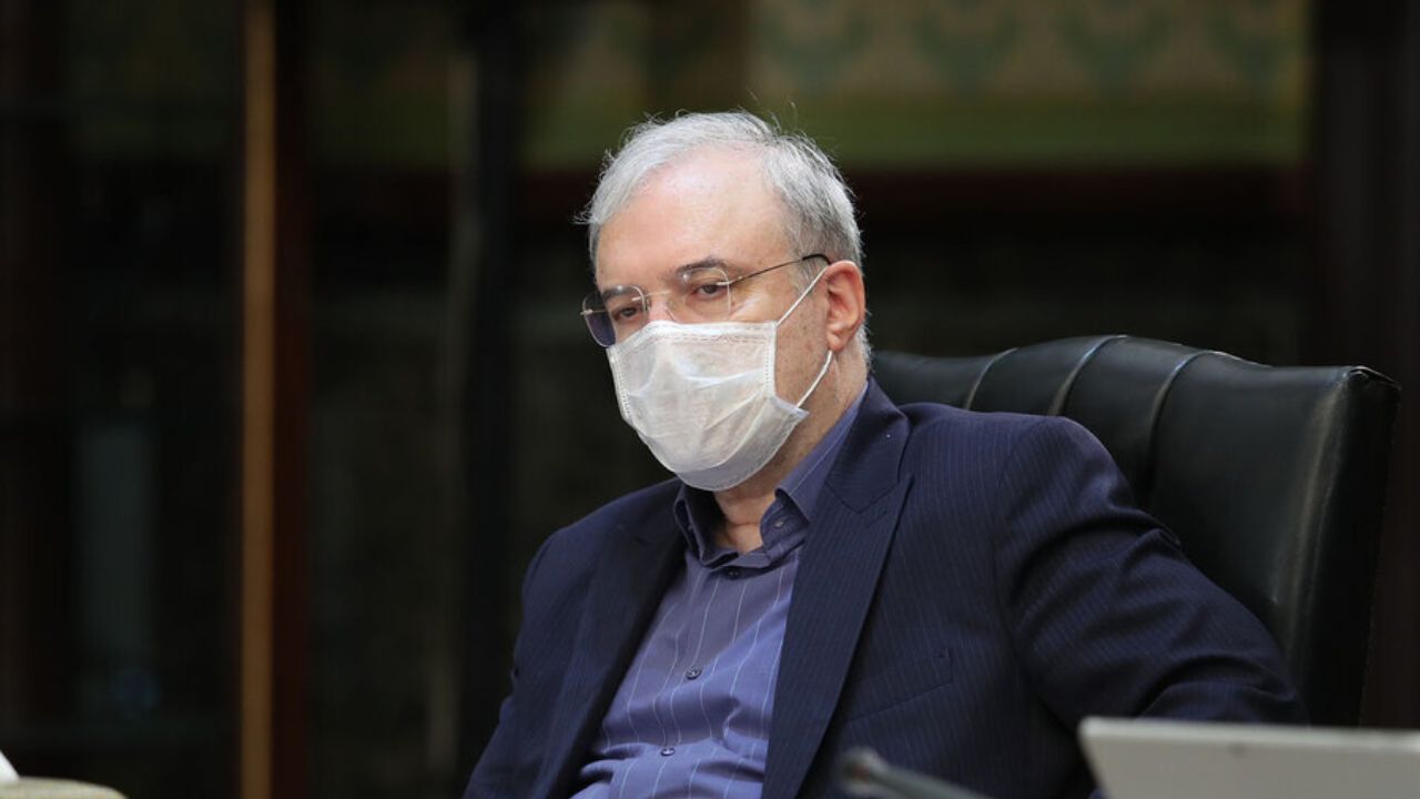 نمکی: ۴۵ روزه میتوانیم علیه جهشهای جدید ویروس کرونا، واکسن بسازیم نمکی: ۴۵ روزه میتوانیم علیه جهشهای جدید ویروس کرونا، واکسن بسازیم