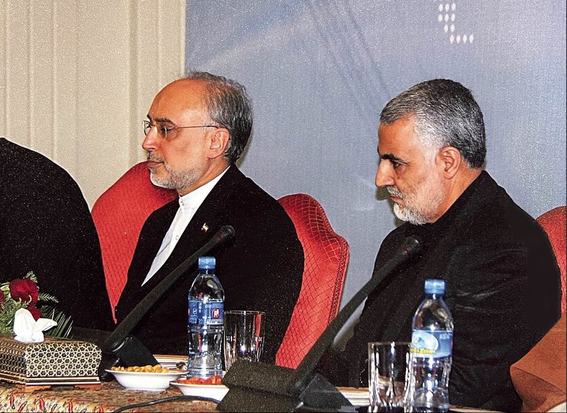 علی اکبر صالحی درباره مذاکرات محرمانه با آمریکا: به سردار سلیمانی گفتم کمک کنید دوستان این قدر اذیت نکنند؛ گفت تلاش می&zwnj;کنم؛ او موافق و همراه بود که مسائل حل شود
