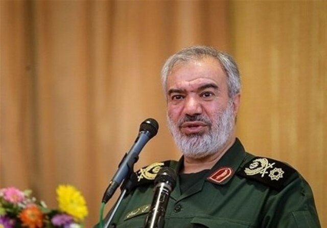 سردار فدوی: خیل عظیم پاسداران و بسیجیان میگفتند چرا ما را برای دفاع از حرم نمیفرستید / ملت ایران برای انجام تکالیف همواره آماده جان دادن بوده سردار فدوی: خیل عظیم پاسداران و بسیجیان میگفتند چرا ما را برای دفاع از حرم نمیفرستید / ملت ایران برای انجام تکالیف همواره آماده جان دادن بوده