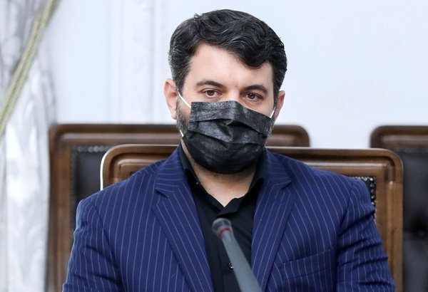 نماینده مجلس: انتصاب افراد بی&zwnj;تجربه در وزارت کار، نمایندگان را پیگیر استیضاح عبدالملکی کرد / وزیر کار در دولت قبل همیشه منتقد وضع موجود بود، حالا  همه قدرت در اختیارش است؛ باید جوابگو باشد