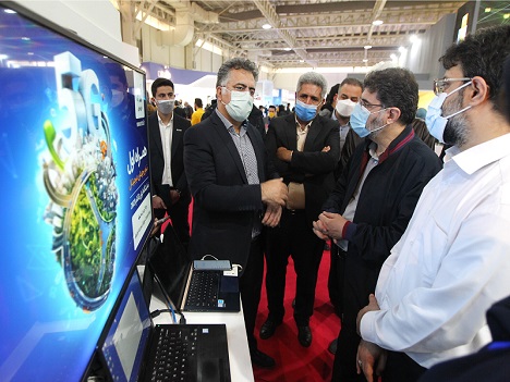 تشریح سرویسهای دیجیتال و یوزکیسهای 5G در بازدید معاون وزیر ارتباطات از غرفه همراه اول تشریح سرویسهای دیجیتال و یوزکیسهای 5G در بازدید معاون وزیر ارتباطات از غرفه همراه اول