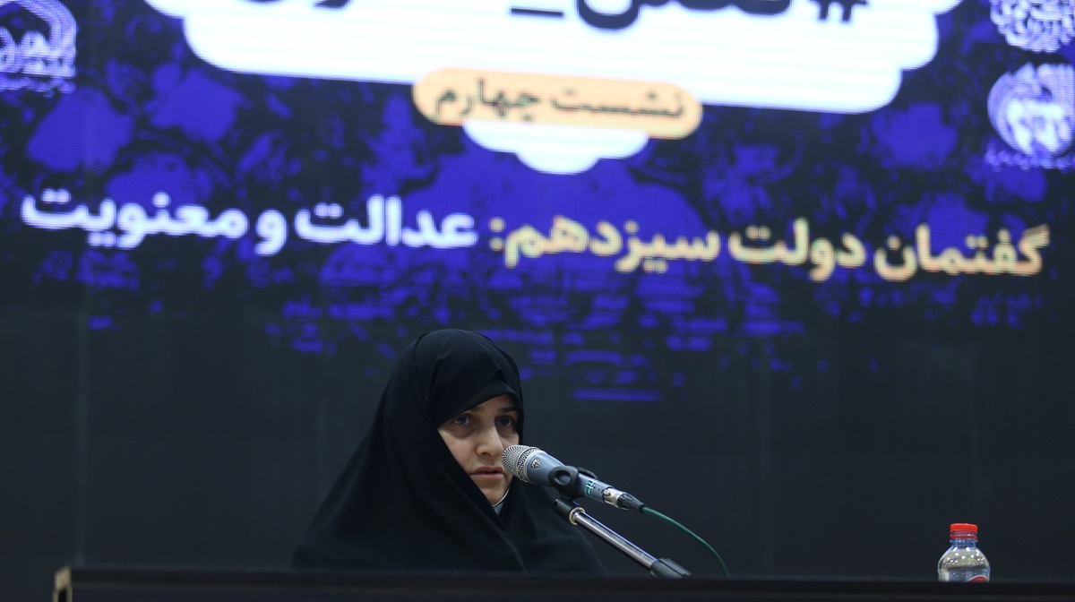 همسر رییسی: در سفر رئیس جمهوری مانده بودیم چه هدیه معنوی به روسیه ببریم؛ گفتم آیا چهل حدیث درباره زنان داریم؟ گفتند نه / مفهوم معنویت با نماز خواندن رئیسی در کاخ کرملین منعکس شد