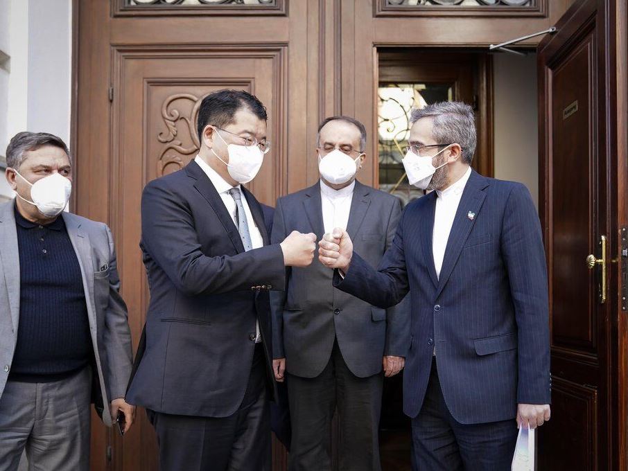 خبرگزاری کره ای: ایران در ماه سپتامبر نامهای درباره اموال بلوکه شده خود به کره جنوبی ارسال کرده / اگر دو طرف ظرف ۶ ماه از این نامه راه حلی پیدا نکنند، ایران ممکن است از کره شکایت کند / تهران و سئول ماه آینده درباره جزییات انتقال پول به ایران در صورت لغو تحریمها مذاکره میکنند خبرگزاری کره ای: ایران در ماه سپتامبر نامهای درباره اموال بلوکه شده خود به کره جنوبی ارسال کرده / اگر دو طرف ظرف ۶ ماه از این نامه راه حلی پیدا نکنند، ایران ممکن است از کره شکایت کند / تهران و سئول ماه آینده درباره جزییات انتقال پول به ایران در صورت لغو تحریمها مذاکره میکنند