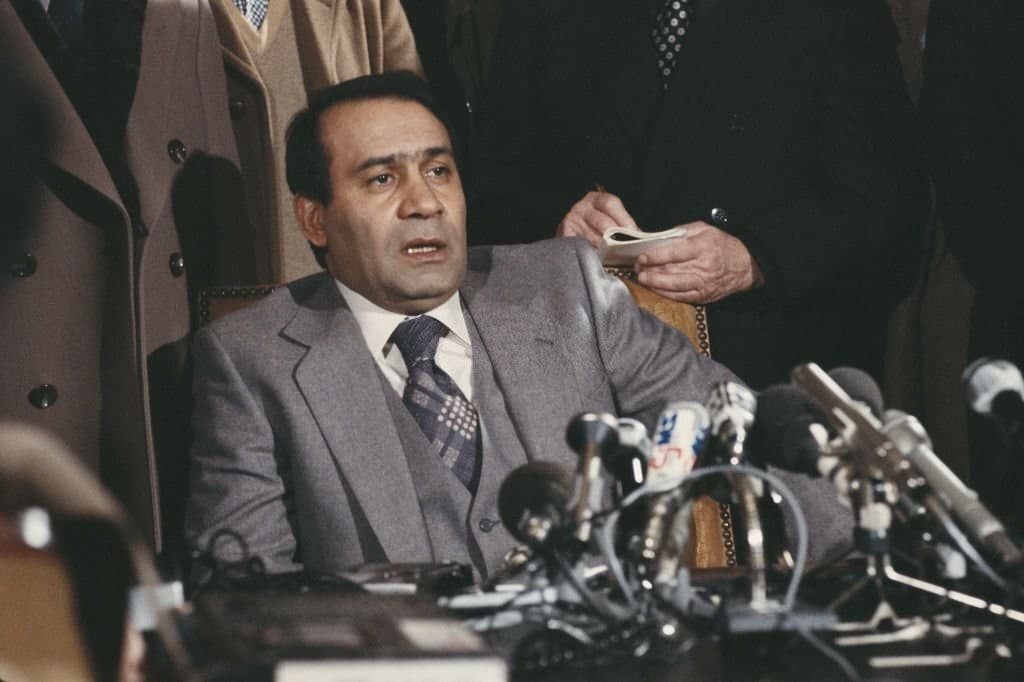 افشای فعالیت&zwnj;های پنهانی شوروی در ایران توسط صادق قطب&zwnj;زاده