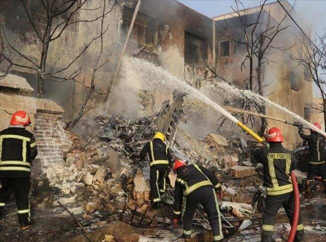 سقوط هواپیمای جنگنده در تبریز / ۳ نفر فوت کردند / فرمانده پایگاه شهید فکوری: خلبان با فداکاری، از وقوع فاجعه بزرگ جلوگیری کرد سقوط هواپیمای جنگنده در تبریز / ۳ نفر فوت کردند / فرمانده پایگاه شهید فکوری: خلبان با فداکاری، از وقوع فاجعه بزرگ جلوگیری کرد
