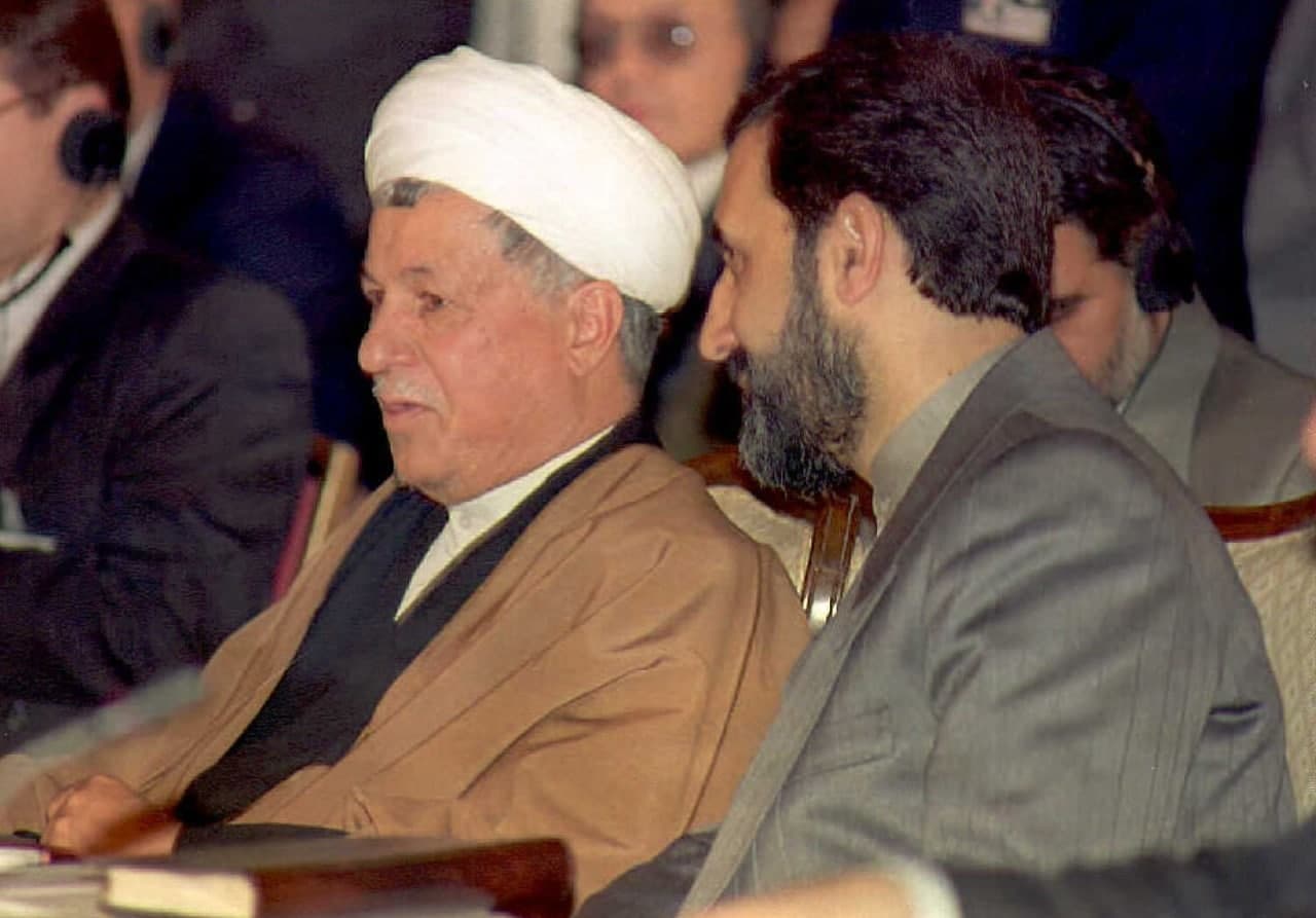 خاطرات آیت الله هاشمی رفسنجانی، ۲ اسفند ۱۳۷۷: ولایتی گفت هیات نظارت ۱۲ نفر از نامزد&zwnj;های چپ از جمله حجاریان را رد صلاحیت کرده که بازهم دعوا خواهد شد