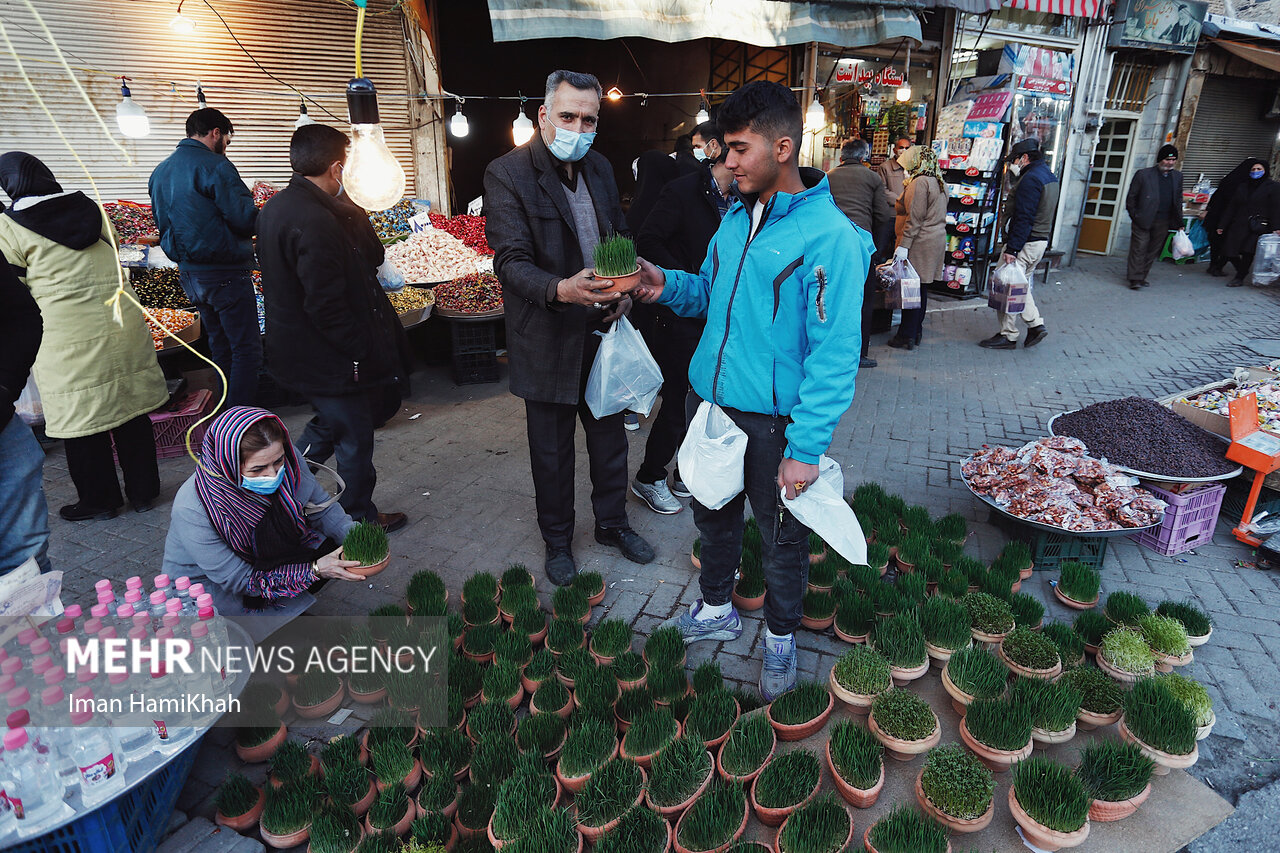 تصاویر: حال و هوای بازار شب عید در همدان