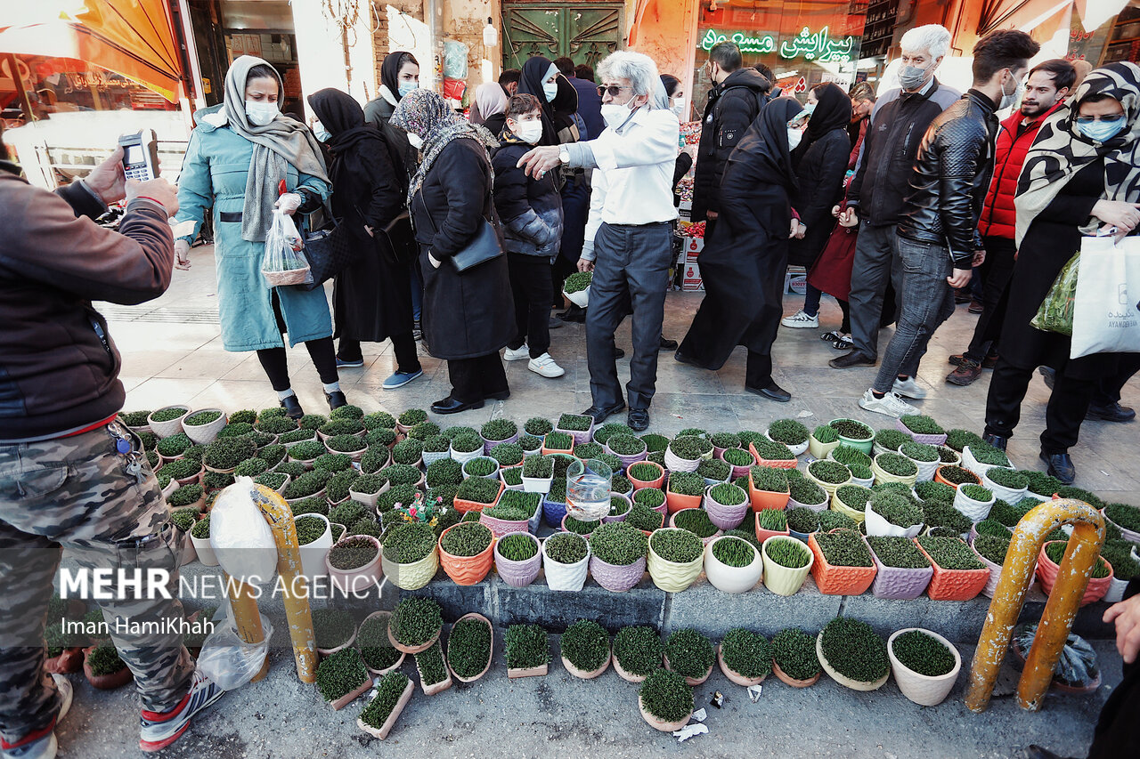 تصاویر: حال و هوای بازار شب عید در همدان