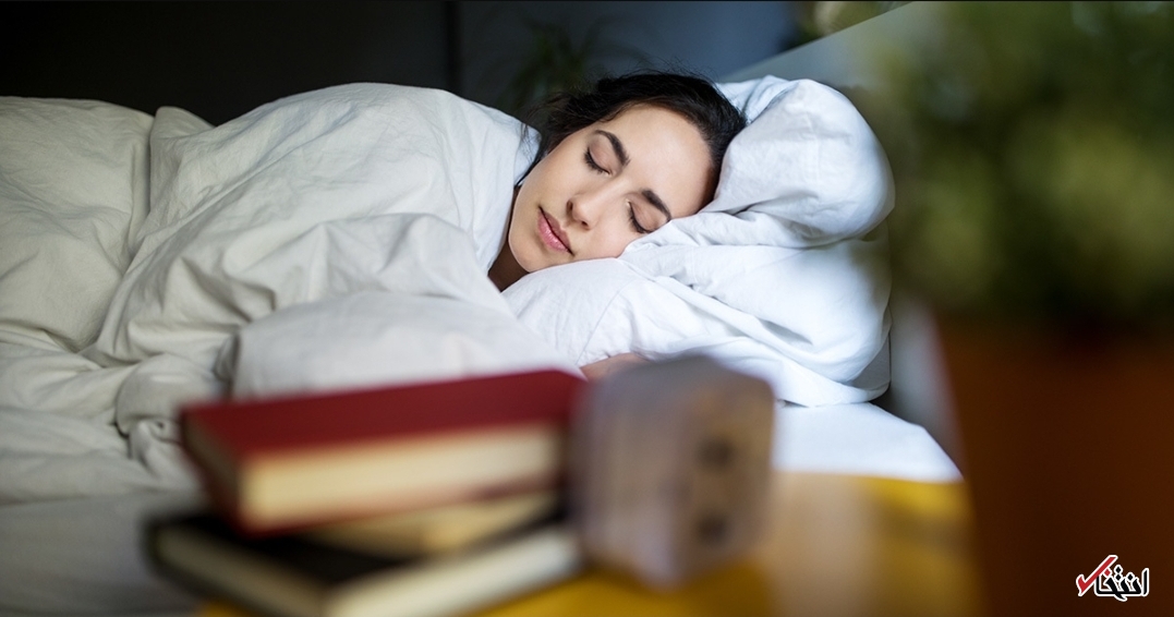 چرا به پهلو خوابیدن برای پوست شما خطرناک است؟