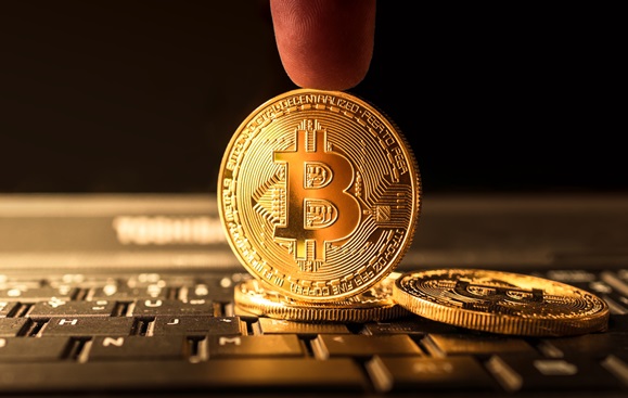 کدامیک را انتخاب کنیم؟ طلا یا بیت کوین؟ کدامیک را انتخاب کنیم؟ طلا یا بیت کوین؟
