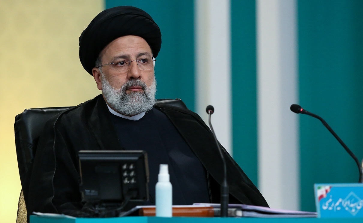 محسن رضایی: کسانی که نمی&zwnj;خواهند تا پایان انتخابات بمانند، باید اعلام کنند / با برنامه من یک فقیر هم در ایران پیدا نخواهد شد / رئیسی: در جلسه قبل بداخلاقی شد؛ اجازه داده شد که من دفاع کنم، اما من به مردم واگذار می&zwnj;کنم / همتی: نسبت به شیوه مناظره نقد دارم؛ مثل مسابقه هفته است / انتخاب بین بد و بدتر نیست؛ انتخاب بین فردی است که در&zwnj;ها را به روی کنشگران می&zwnj;بندد و فردی که در&zwnj;ها را به روی کنشگران باز می&zwnj;کند / زاکانی: نماینده دولت روحانی اینجاست و حاضر به مناظره نیست