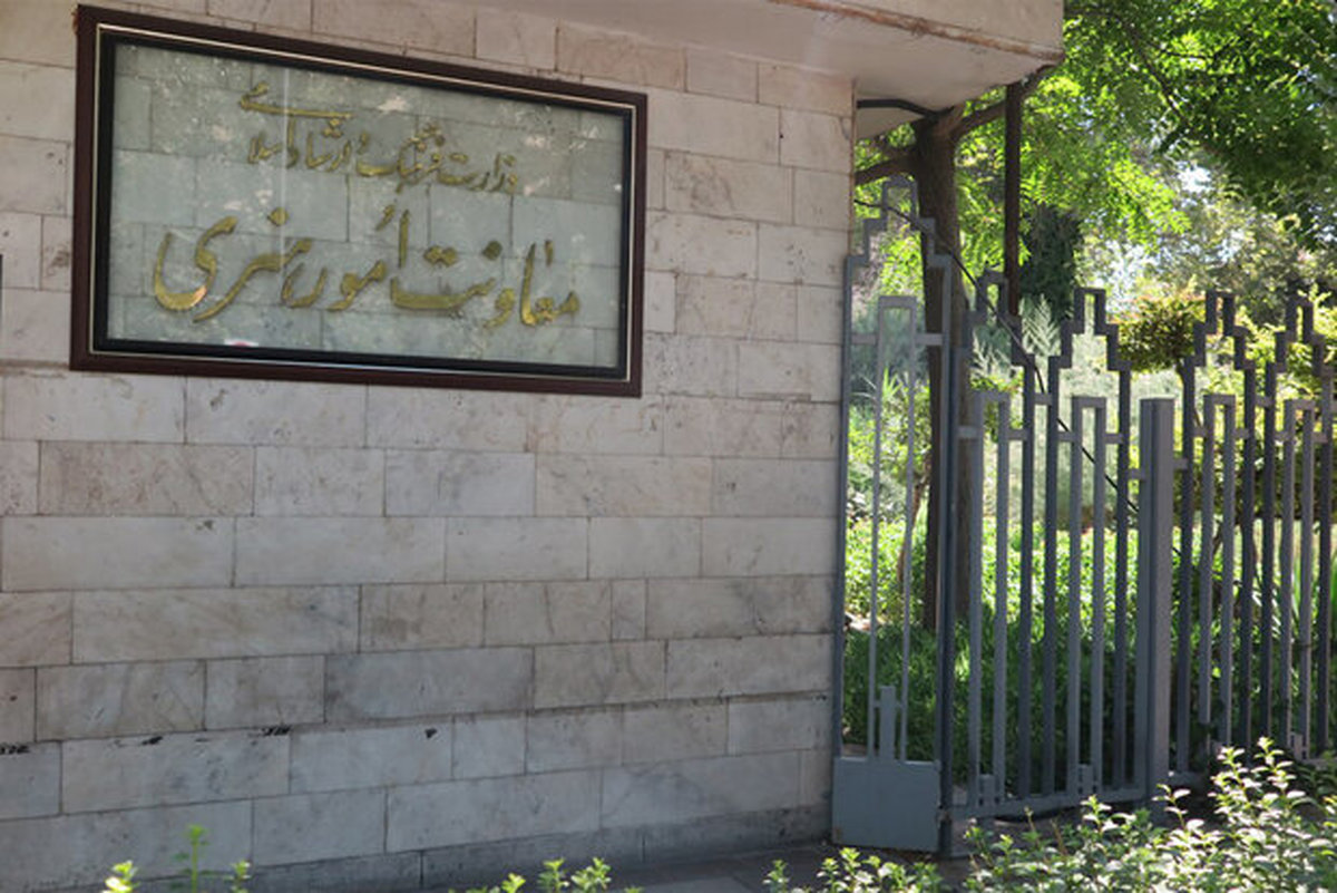 کیهان: در بدنه مدیریت فرهنگ و هنر دولت روحانی شاهد جریان نفوذ بودیم / برخی هنرمندان و مدیران هنری با سفارتخانهها مراودات مشکوک دارند / افراد نان به نرخ روز خور با تعویض رئیسجمهور، تغییر موضع میدهند / دولت رئیسی باید با پاکسازی، یک انقلاب در حوزه فرهنگ و هنر به پا کند کیهان: در بدنه مدیریت فرهنگ و هنر دولت روحانی شاهد جریان نفوذ بودیم / برخی هنرمندان و مدیران هنری با سفارتخانهها مراودات مشکوک دارند / افراد نان به نرخ روز خور با تعویض رئیسجمهور، تغییر موضع میدهند / دولت رئیسی باید با پاکسازی، یک انقلاب در حوزه فرهنگ و هنر به پا کند