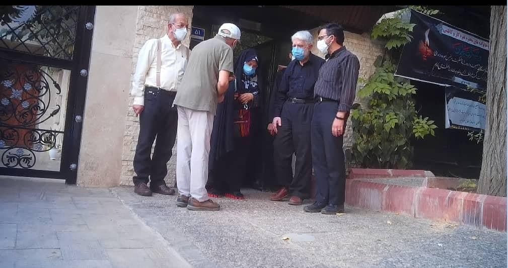 عکس/حضور مهندس موسوی در منزل یکی از اقوام
