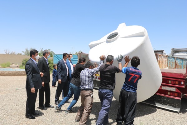 اهدای 40 تانکر آب آشامیدنی توسط بانک ملت به مردم استان سیستان و بلوچستان