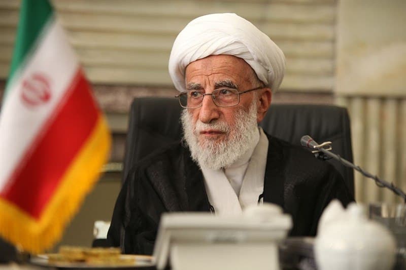 خاطرات آیت الله هاشمی رفسنجانی، ۱۸ شهریور ۱۳۷۷: عباسی&zwnj;فرد، [معاون اجرایی قوه قضاییه] از احمد جنتی به خاطر بهانه&zwnj;گیرى در امتحان مجدد، بعد از قبولى در امتحانات مجلس خبرگان و رد دستورى در امتحانات شفاهى شکایت کرد / [برهان&zwnj;الدین]ربانى خواست که براى مسلح شدن فغانى&zwnj;هاى داوطلب موجود در ایران و رفتن براى&zwnj;گرفتن هرات&zwnj;کمک&zwnj;کنم