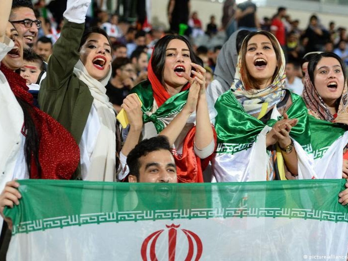 سکوت، واکنش آنانی که روزی مخالف حضور زنان در ورزشگاهها بودند سکوت، واکنش آنانی که روزی مخالف حضور زنان در ورزشگاهها بودند