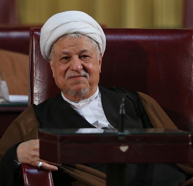 خاطرات آیت الله هاشمی رفسنجانی، ۲۷ آبان ۱۳۷۷: زنگنه درمورد نحوه گرانکردن بنزین و سیستمکوپنى مشورت کرد / موردِ پیشنهادی را دولت و رهبرى هم موافقت کردهاند خاطرات آیت الله هاشمی رفسنجانی، ۲۷ آبان ۱۳۷۷: زنگنه درمورد نحوه گرانکردن بنزین و سیستمکوپنى مشورت کرد / موردِ پیشنهادی را دولت و رهبرى هم موافقت کردهاند