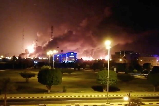 حمله انصارالله به تاسیسات نفتی عربستان / ارتش یمن: ۱۴ پهپاد پایگاه ملک خالد و آرامکو هدف قرار دادند