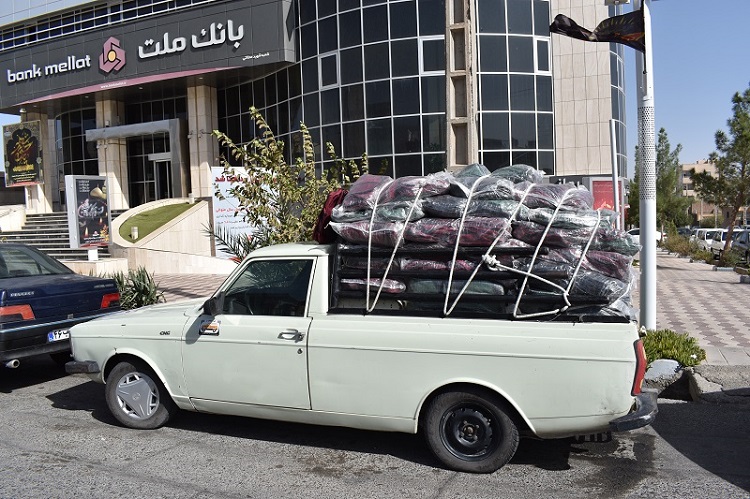 توزیع نوشت افزار از سوی بانک ملت در بین دانش آموزان 14 استان کشور