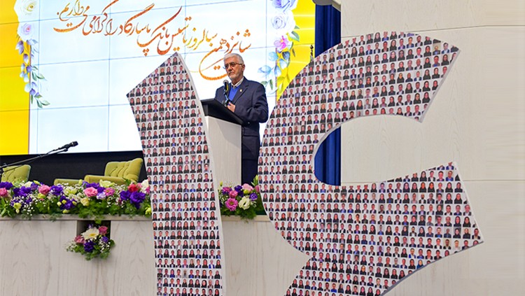 نشست صمیمانه اعضای هیئت مدیره و هیئت عامل بانک پاسارگاد با مشتریان 16ساله در شانزدهمین سالروز تأسیس آن نشست صمیمانه اعضای هیئت مدیره و هیئت عامل بانک پاسارگاد با مشتریان 16ساله در شانزدهمین سالروز تأسیس آن