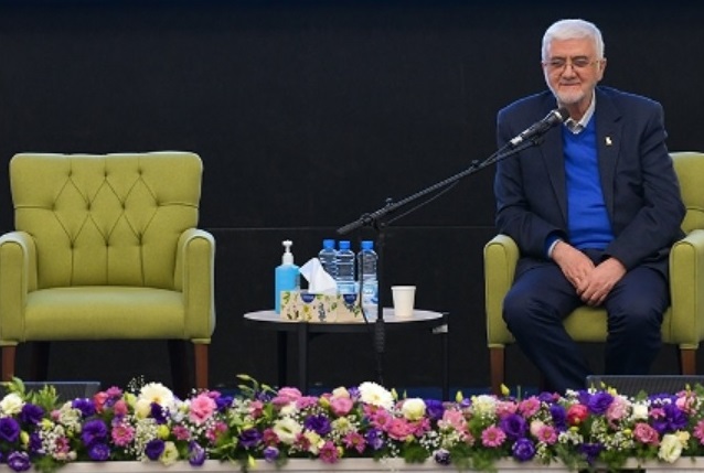نشست صمیمانه اعضای هیئت مدیره و هیئت عامل بانک پاسارگاد با مشتریان 16ساله در شانزدهمین سالروز تأسیس آن نشست صمیمانه اعضای هیئت مدیره و هیئت عامل بانک پاسارگاد با مشتریان 16ساله در شانزدهمین سالروز تأسیس آن