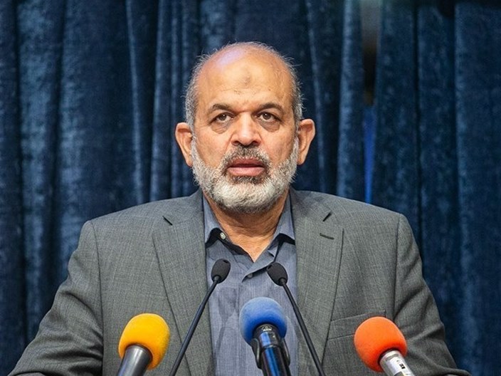 وزیر کشور درمورد حوادث مشهد: نیروی انتظامی وظیفه ذاتی خود را انجام داده / عدهای خارج از ضوابط اقدام به فروش جعلی بلیط کرده بودند / یک مورد گاز فلفل منتشر شده؛ هنوز مشخص نیست چه کسی زده وزیر کشور درمورد حوادث مشهد: نیروی انتظامی وظیفه ذاتی خود را انجام داده / عدهای خارج از ضوابط اقدام به فروش جعلی بلیط کرده بودند / یک مورد گاز فلفل منتشر شده؛ هنوز مشخص نیست چه کسی زده