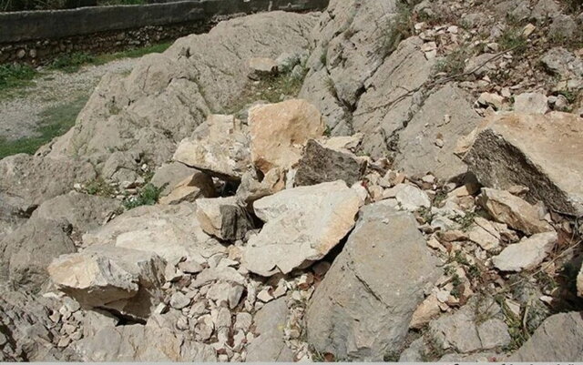 تعرض به سنگنگاره ساسانی به خاطر گنج تعرض به سنگنگاره ساسانی به خاطر گنج