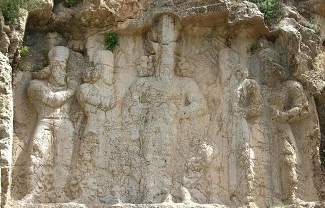 تعرض به سنگنگاره ساسانی به خاطر گنج تعرض به سنگنگاره ساسانی به خاطر گنج