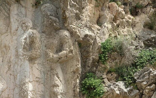 تعرض به سنگنگاره ساسانی به خاطر گنج تعرض به سنگنگاره ساسانی به خاطر گنج