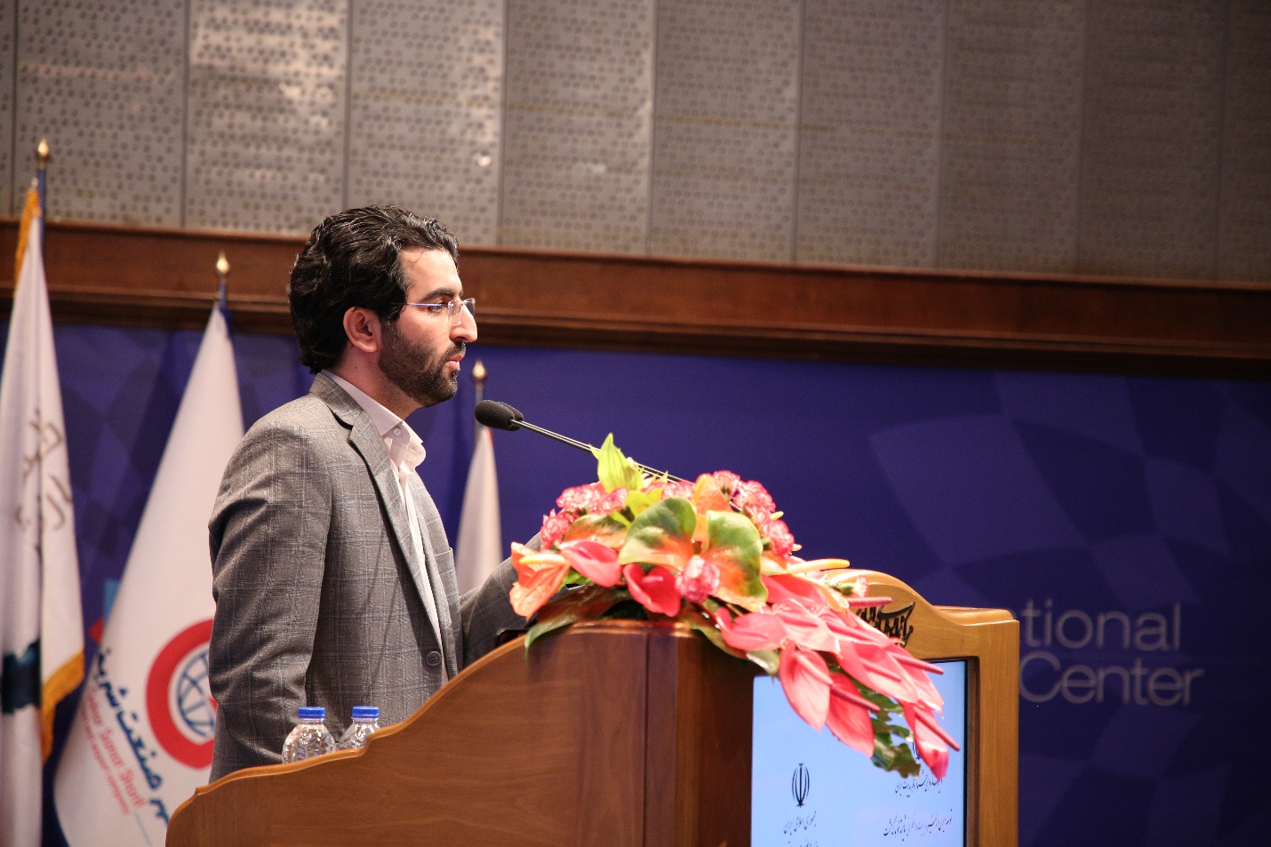 حضور مدیرکل مطالعات اقتصادی مرکز پژوهش های مجلس شورای اسلامی در اولین جشنواره فجر مدیریت ایران حضور مدیرکل مطالعات اقتصادی مرکز پژوهش های مجلس شورای اسلامی در اولین جشنواره فجر مدیریت ایران