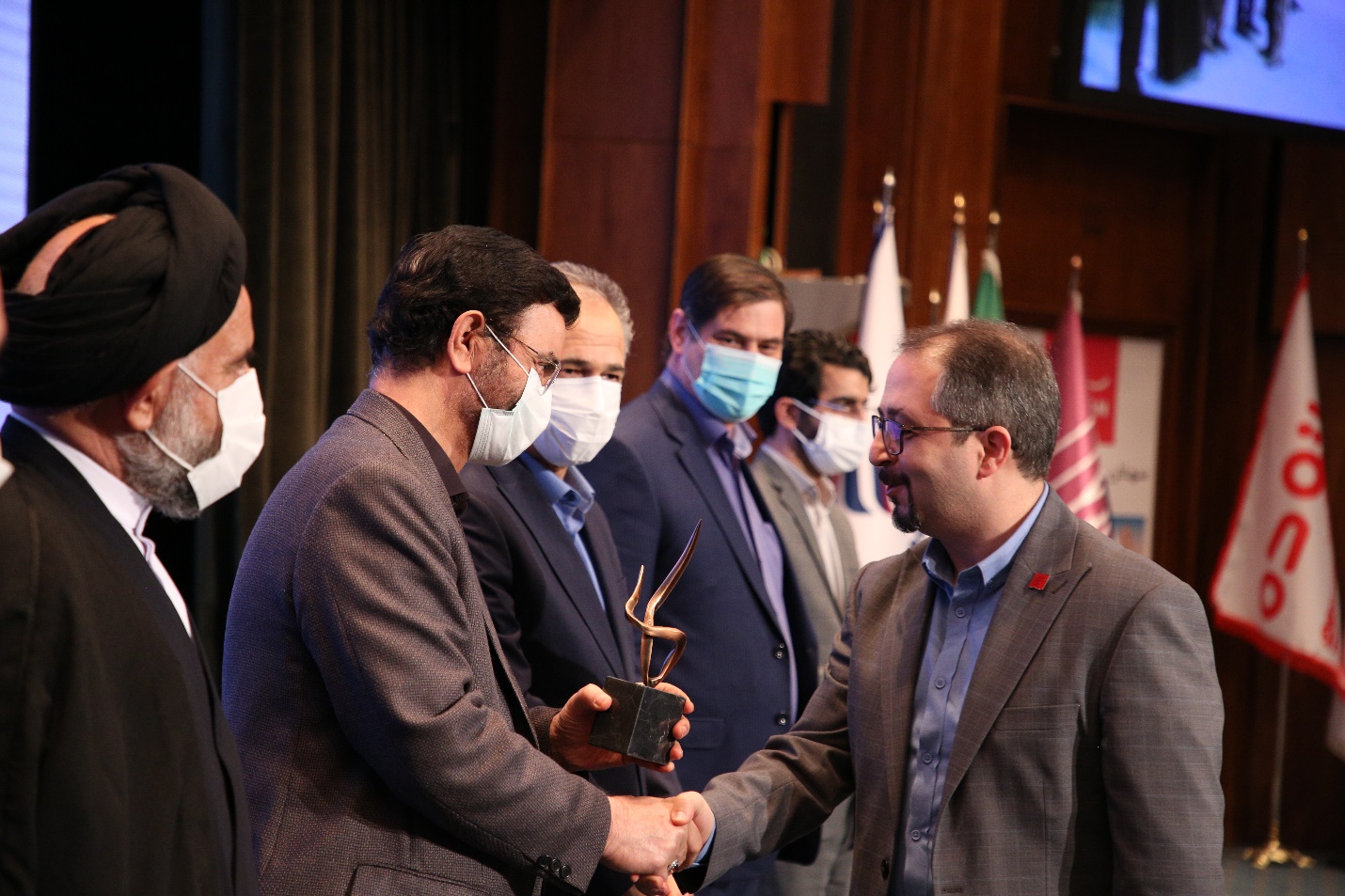 حضور مدیرکل مطالعات اقتصادی مرکز پژوهش های مجلس شورای اسلامی در اولین جشنواره فجر مدیریت ایران حضور مدیرکل مطالعات اقتصادی مرکز پژوهش های مجلس شورای اسلامی در اولین جشنواره فجر مدیریت ایران