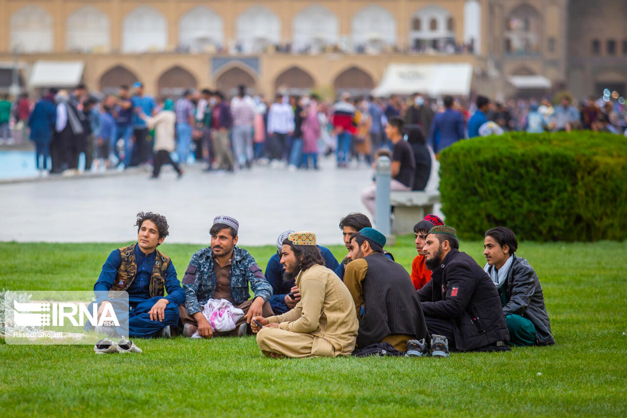 تصاویر: گردشگران نوروزی در میدان نقش جهان