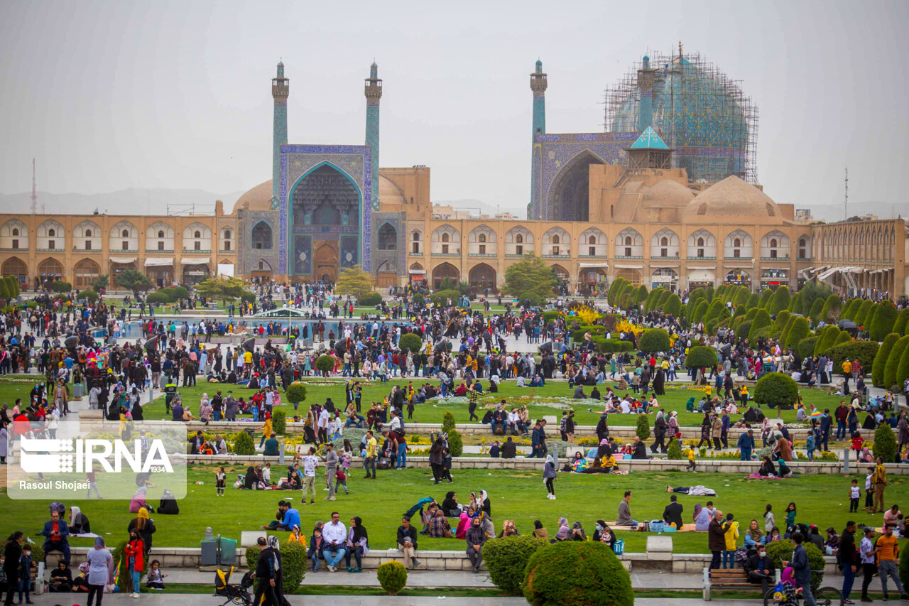 تصاویر: گردشگران نوروزی در میدان نقش جهان