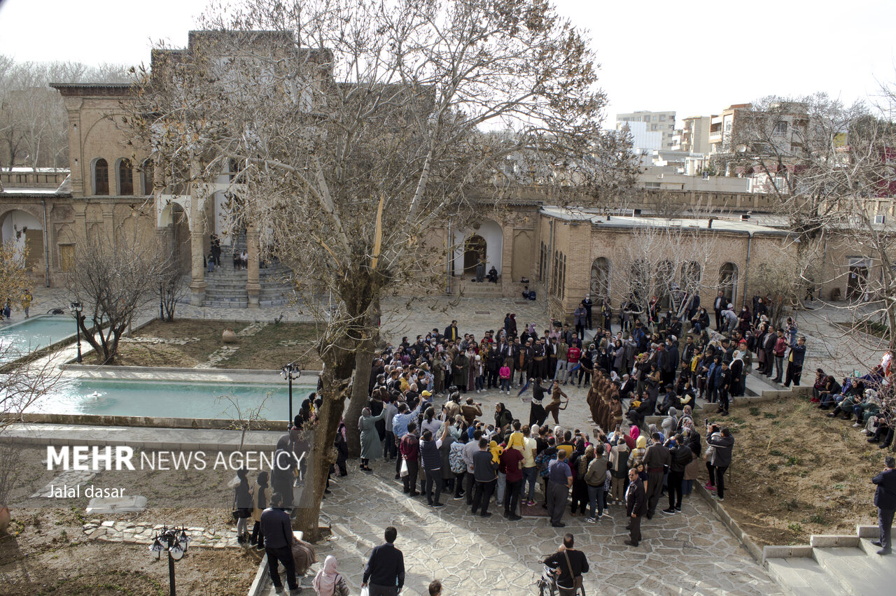 تصاویر: عمارت خسروآباد سنندج پذیرای هزاران گردشگر نوروزی