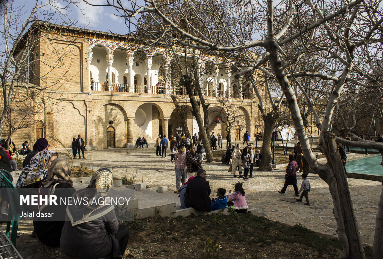 تصاویر: عمارت خسروآباد سنندج پذیرای هزاران گردشگر نوروزی