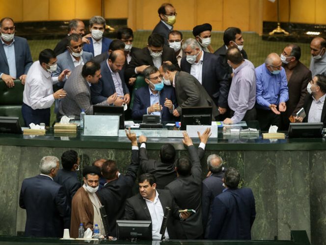 نه مجلس نه دولت حاضر نیستند حذف ارز ۴۲۰۰ تومانی را گردن بگیرند / حمله خبرگزاری مجلس به دولت: ادعا میکنند که ما ملزمشان به حذف کردیم نه مجلس نه دولت حاضر نیستند حذف ارز ۴۲۰۰ تومانی را گردن بگیرند / حمله خبرگزاری مجلس به دولت: ادعا میکنند که ما ملزمشان به حذف کردیم