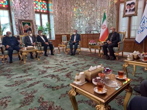 دیدار نوروزی دکتر قالیباف با مدیر عامل بانک ملی و رئیس شورای هماهنگی بانک&zwnj;های دولتی و مدیران عامل بانک های دولتی