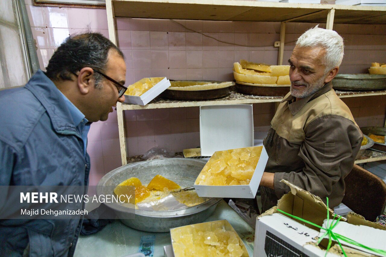 تصاویر: نبات ریزی در بازار سنتی «حاجی قنبر» یزد